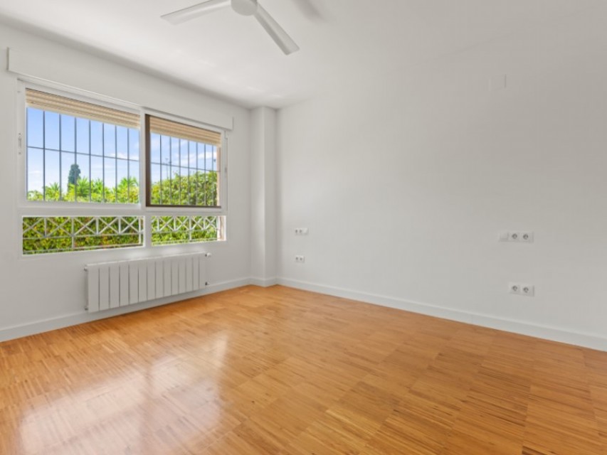 4 Bedrooms - Alicante / Alacant — 13/39