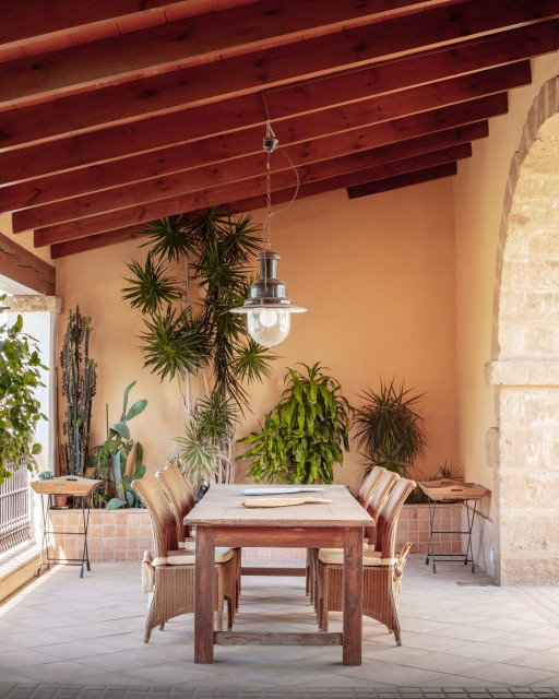 5 Bedrooms - — 25/28