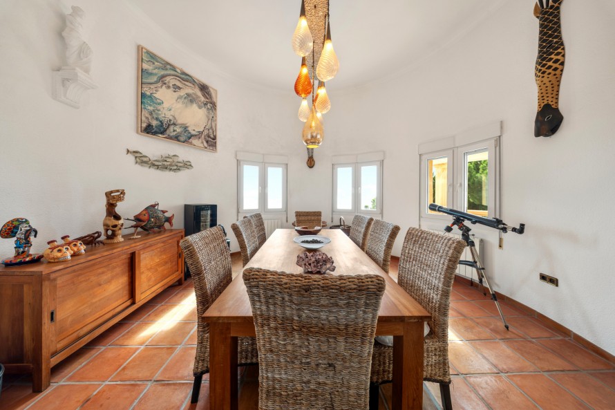 5 Bedrooms - — 13/39