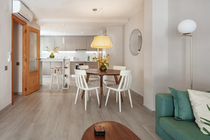2 Bedrooms - — 9/21