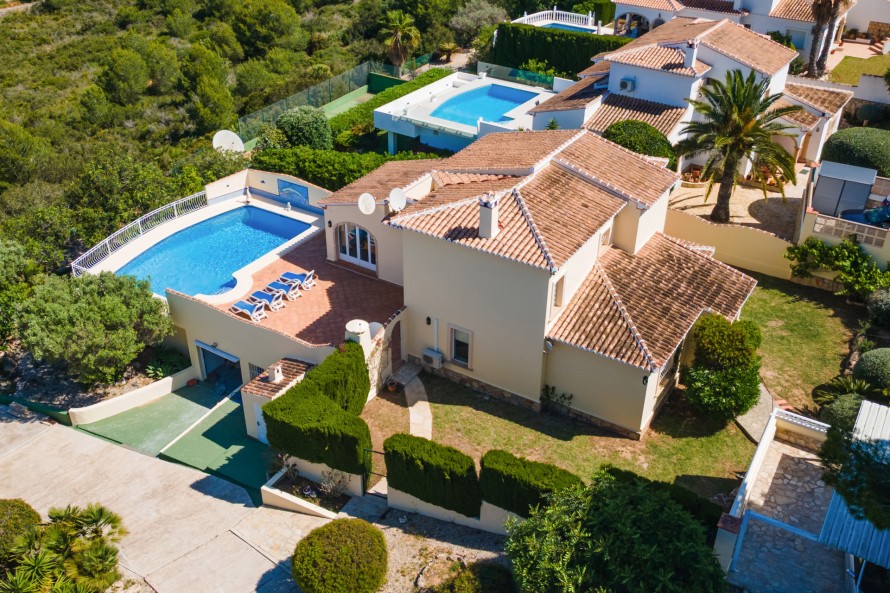 3 Bedrooms - — 34/40