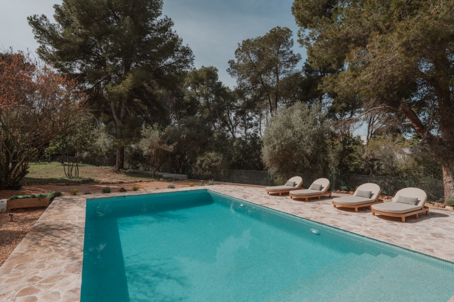 5 Bedrooms - — 37/48