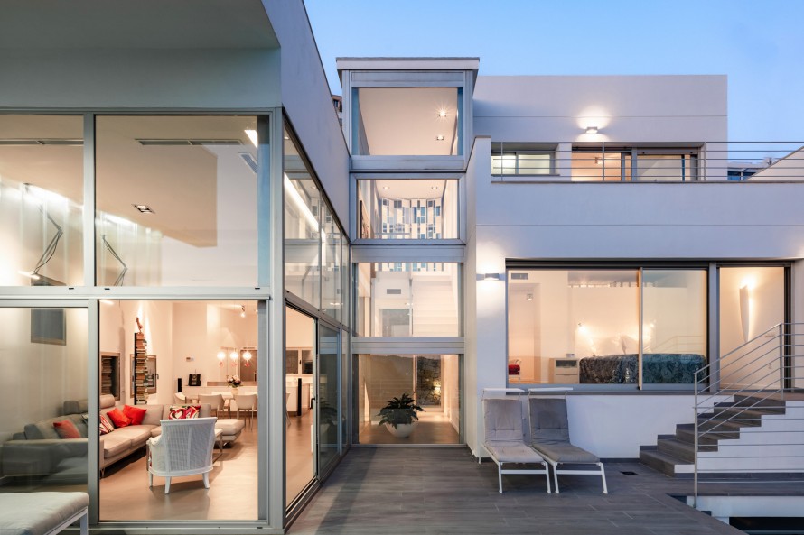 3 Bedrooms - — 24/26