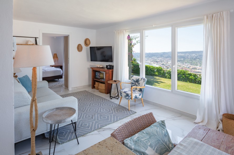 5 Bedrooms - — 39/50