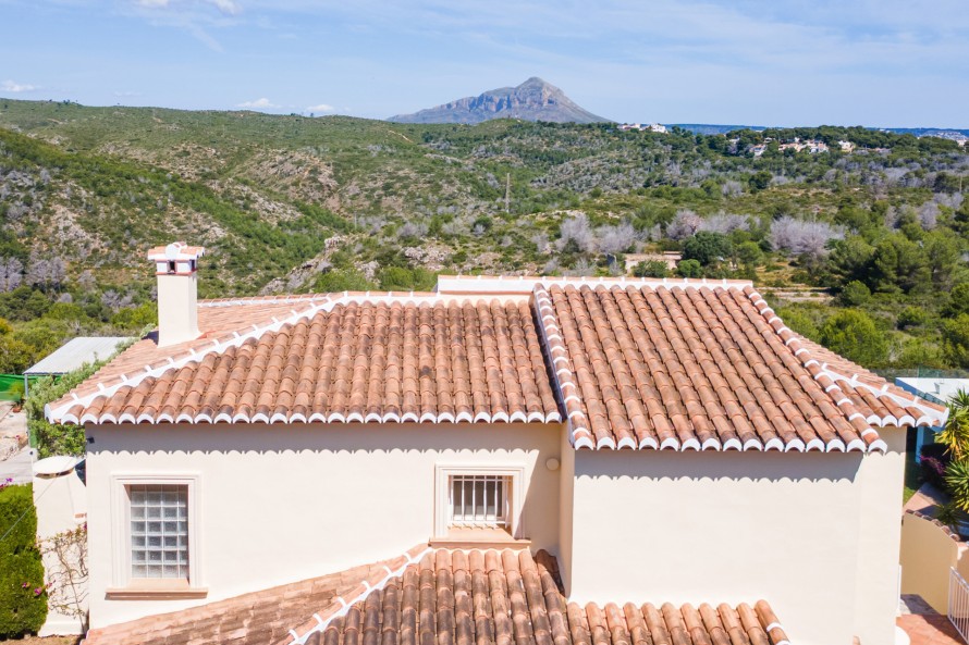 3 Bedrooms - — 32/40