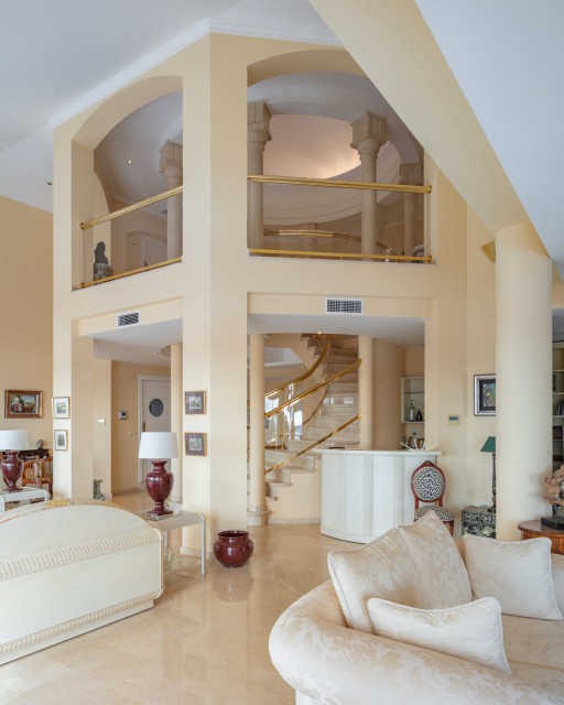 6 Bedrooms - — 7/35