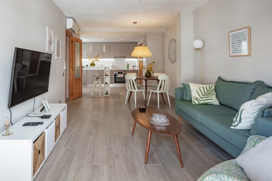 2 Bedrooms - — 8/21