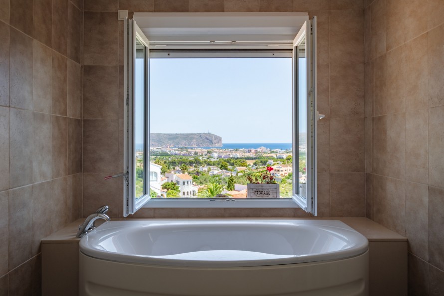 4 Bedrooms - — 25/36