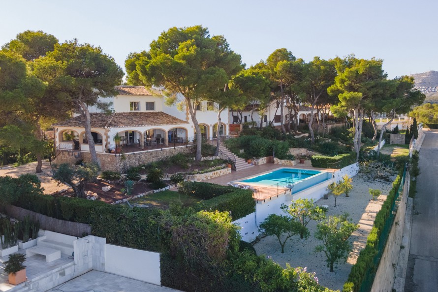 5 Bedrooms - — 34/35