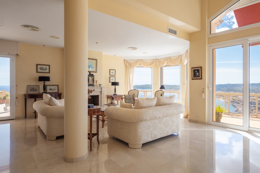 6 Bedrooms - — 5/35