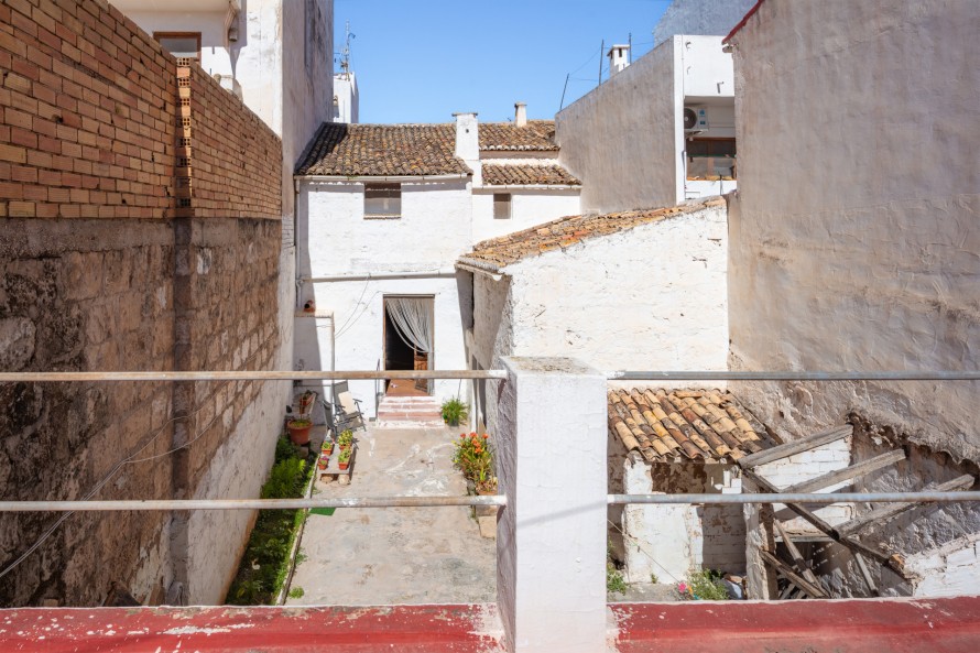 4 Bedrooms - — 18/21