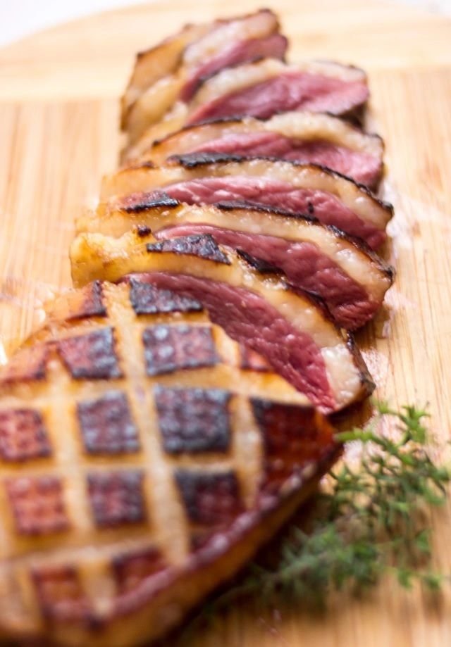 Magret de canard aux fruits rouges