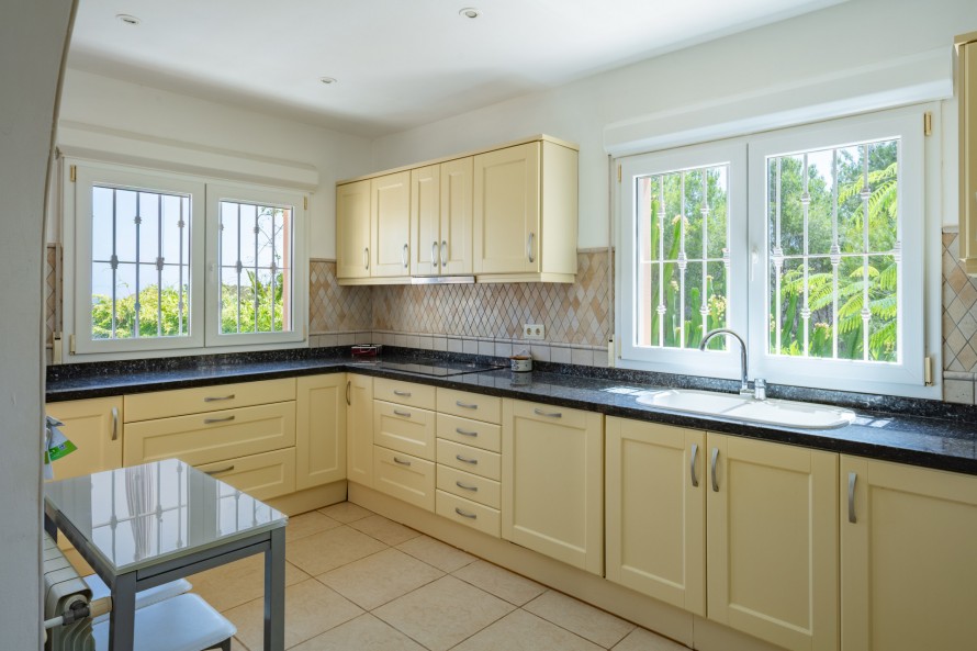 4 Bedrooms - — 11/36