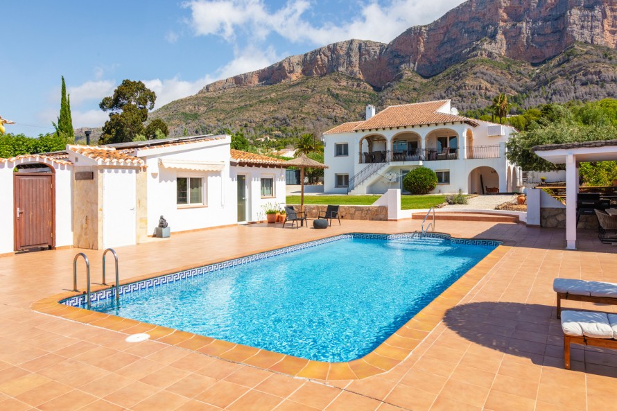 7 Bedrooms - — 3/47