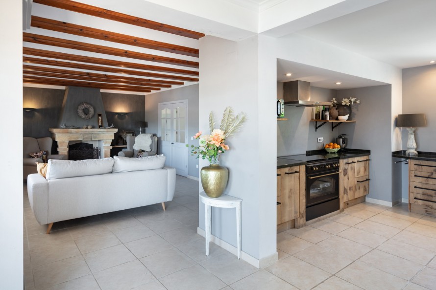 7 Bedrooms - — 7/47