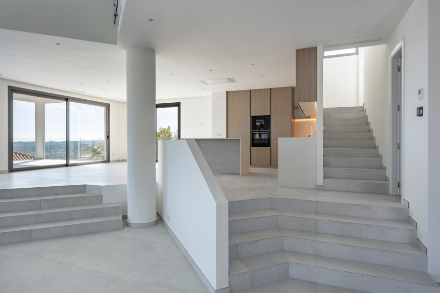 6 Bedrooms - — 5/31