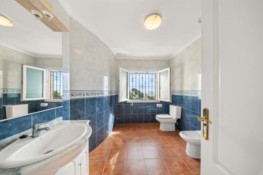 5 Bedrooms - — 27/39