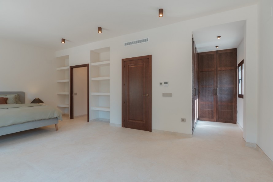 5 Bedrooms - — 19/48