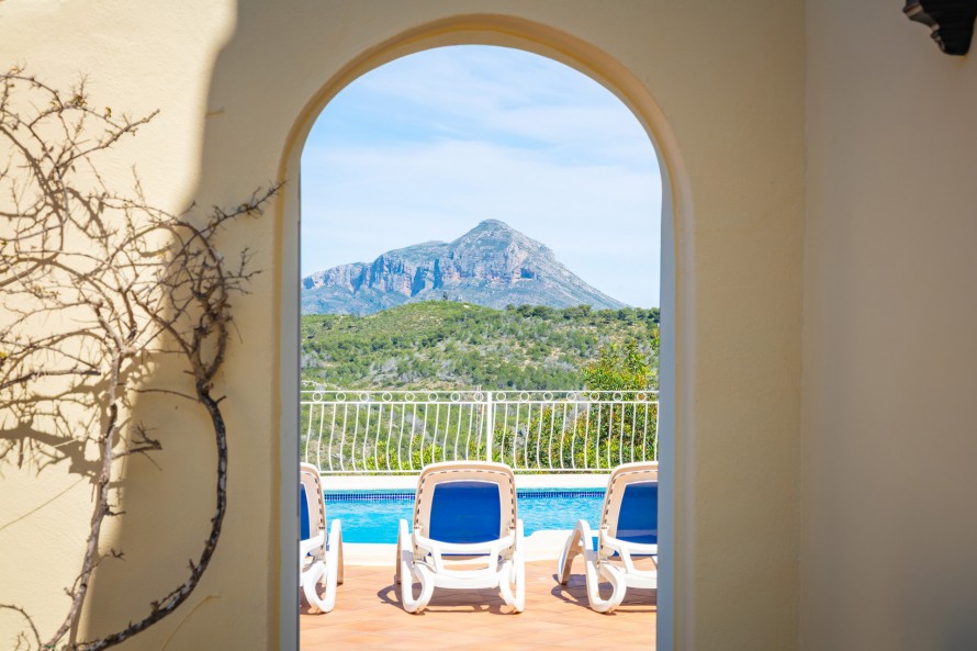 3 Bedrooms - — 3/40
