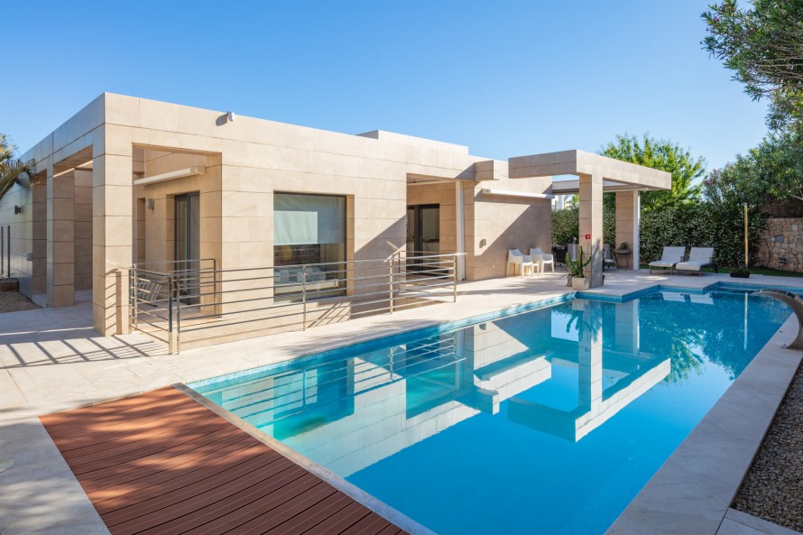 4 Bedrooms - — 15/25