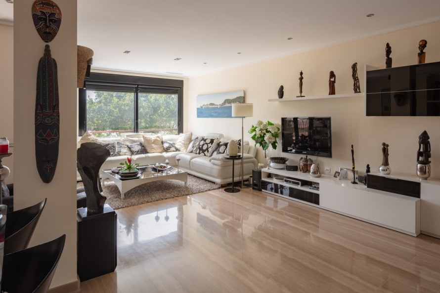 2 Bedrooms - — 6/25