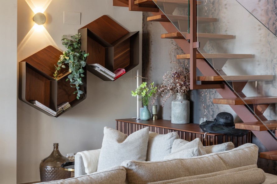 2 Bedrooms - — 5/37