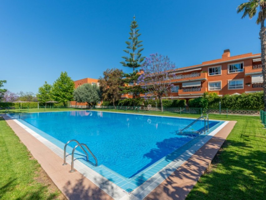 4 Bedrooms - Alicante / Alacant — 1/39