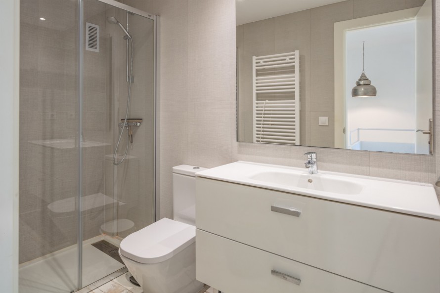 3 Bedrooms - — 12/22