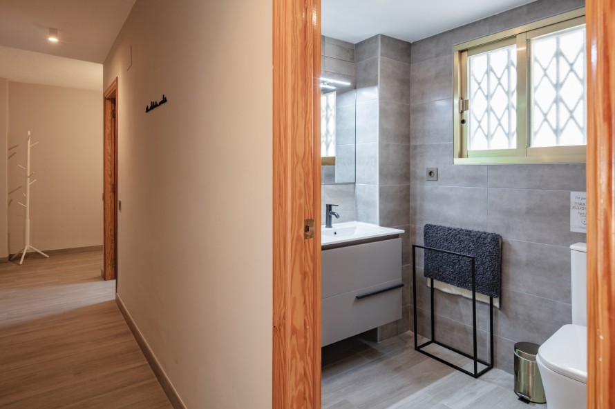 2 Bedrooms - — 18/21