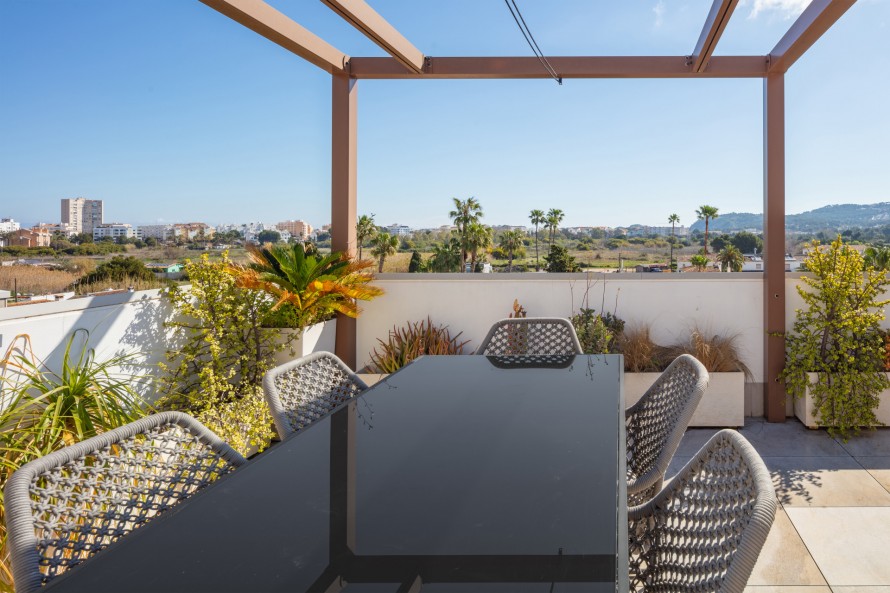 2 Bedrooms - — 30/37