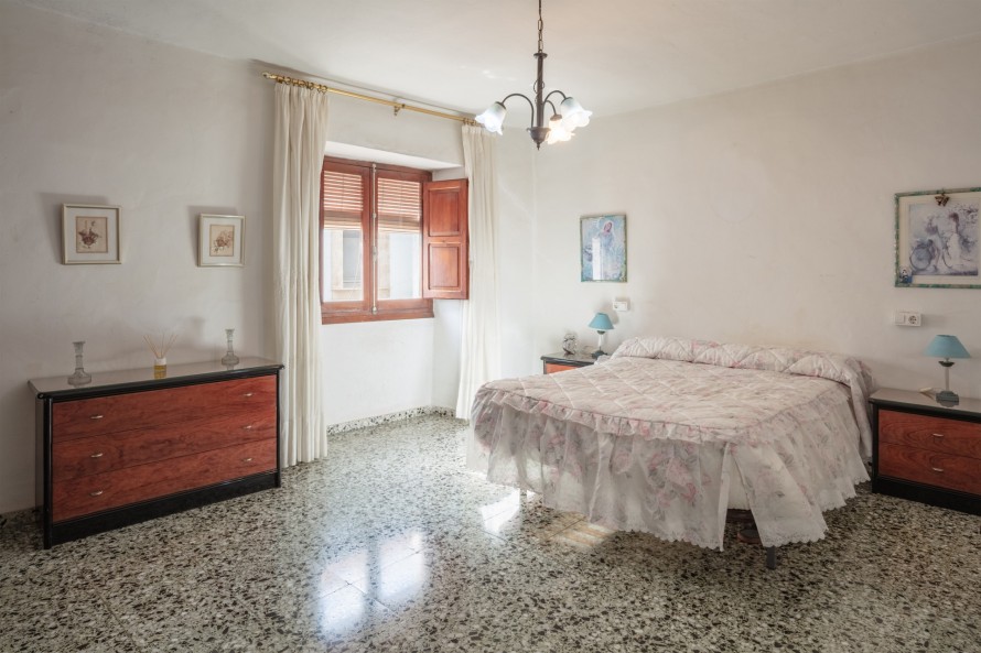 4 Bedrooms - — 9/17