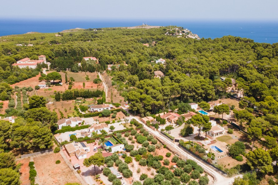 4 Bedrooms - — 34/36