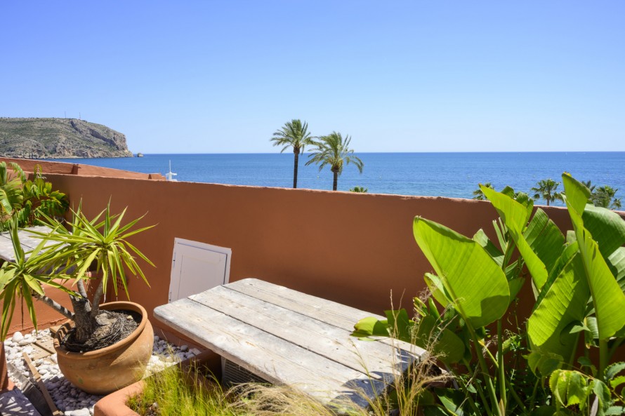 3 Bedrooms - — 30/31
