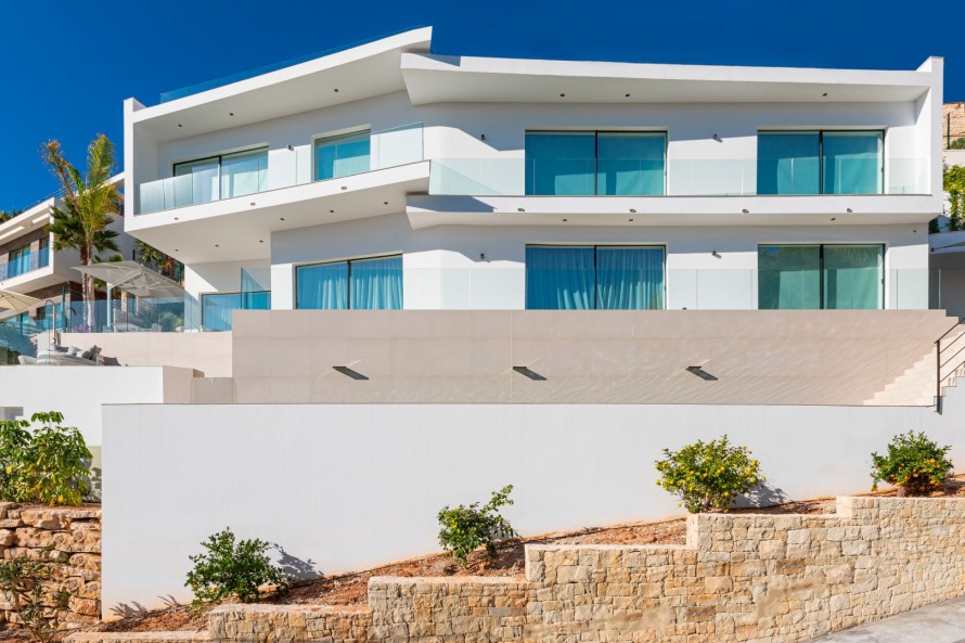 4 Bedrooms - — 4/13