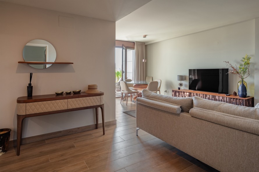 2 Bedrooms - — 6/37