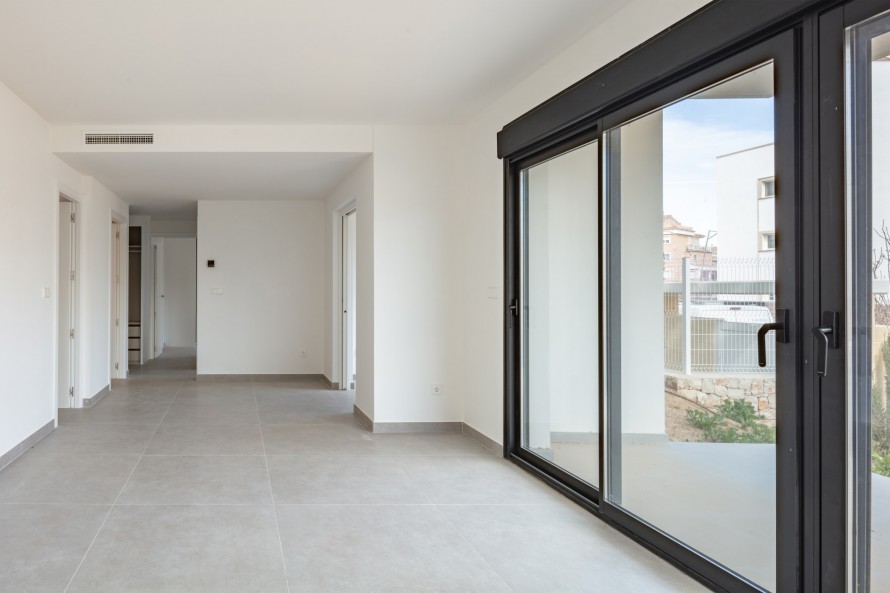 2 Bedrooms - — 4/24