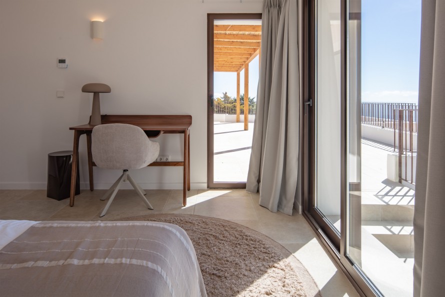 4 Bedrooms - — 29/50