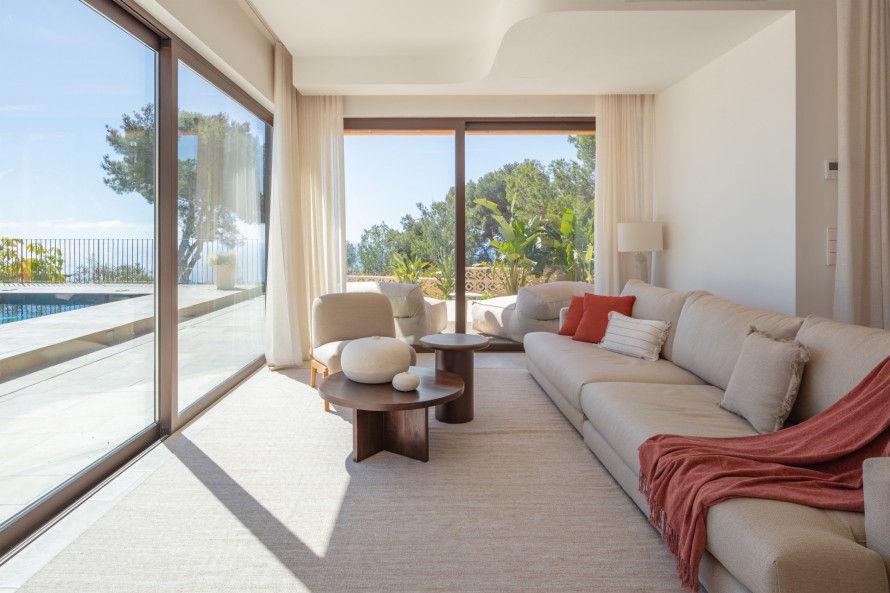 4 Bedrooms - — 4/50