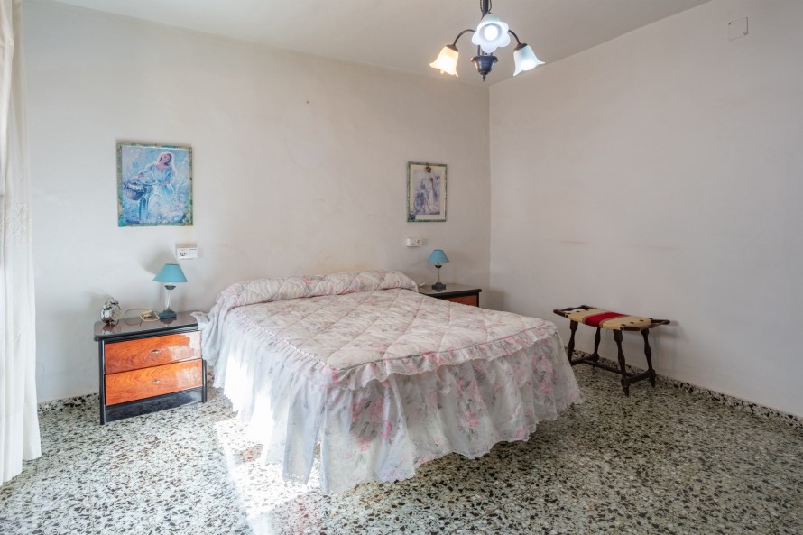 4 Bedrooms - — 8/17