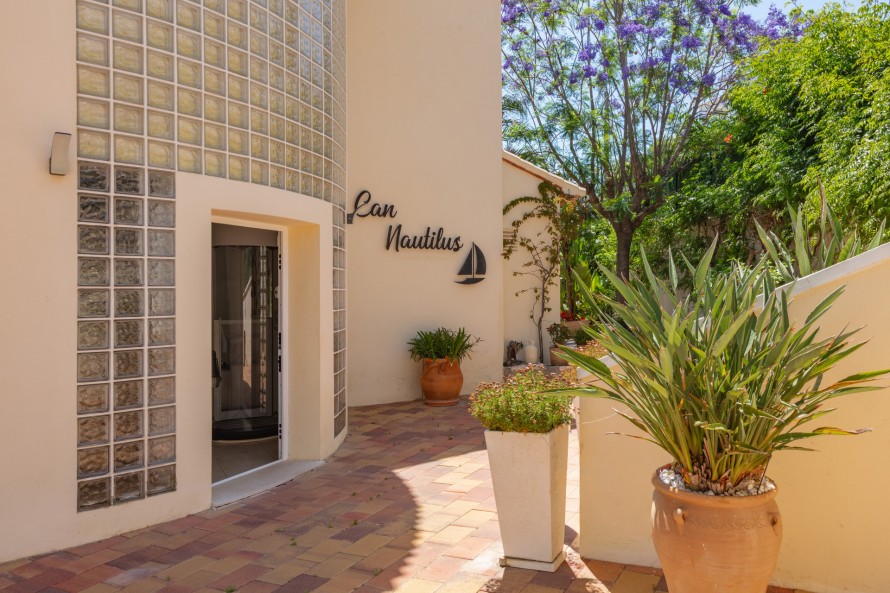 4 Bedrooms - — 31/36