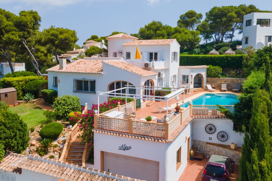 4 Bedrooms - — 33/36