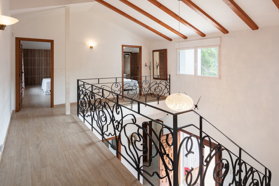 5 Bedrooms - — 25/35