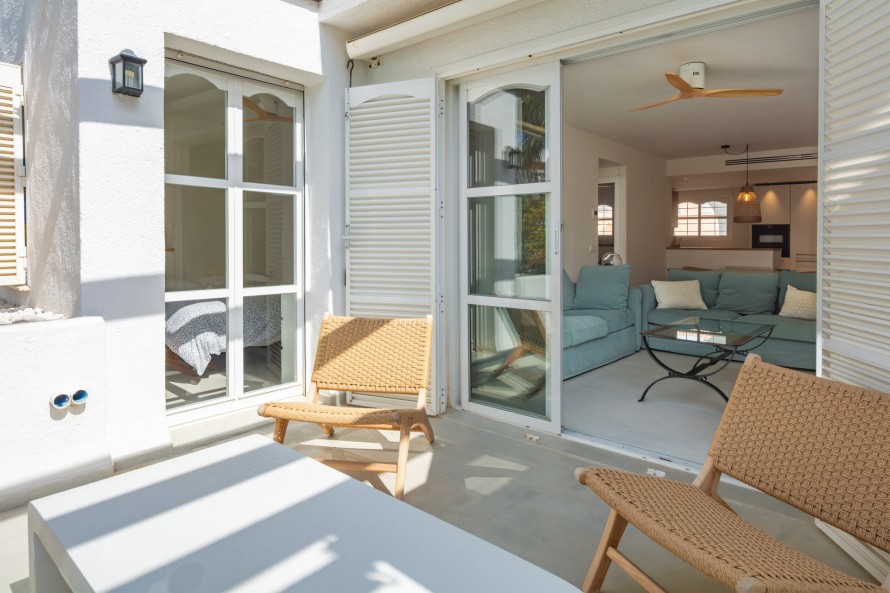 2 Bedrooms - — 8/36