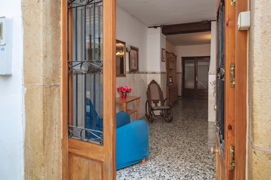4 Bedrooms - — 16/17