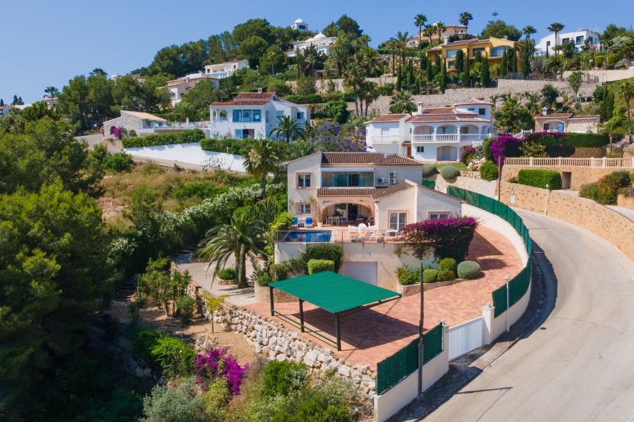 4 Bedrooms - — 33/36