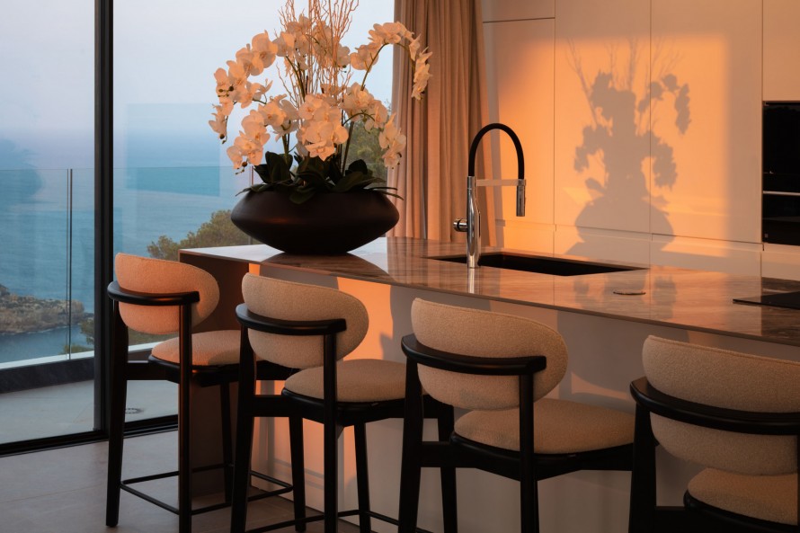 4 Bedrooms - — 7/18