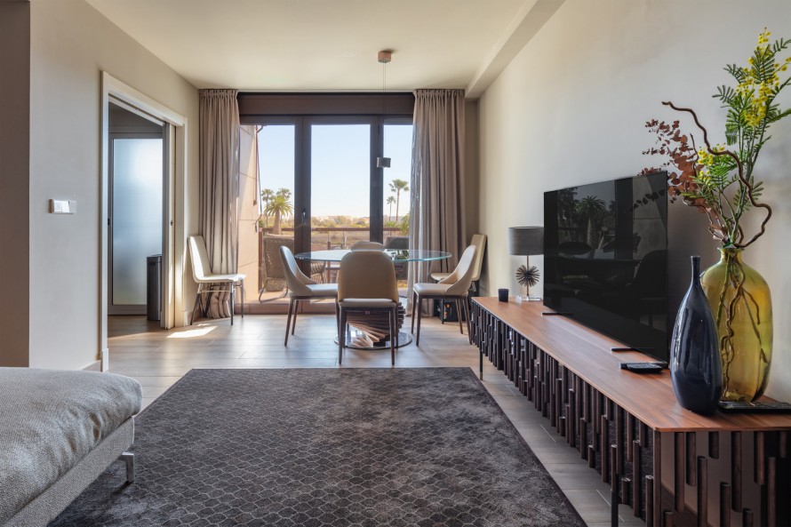 2 Bedrooms - — 3/37