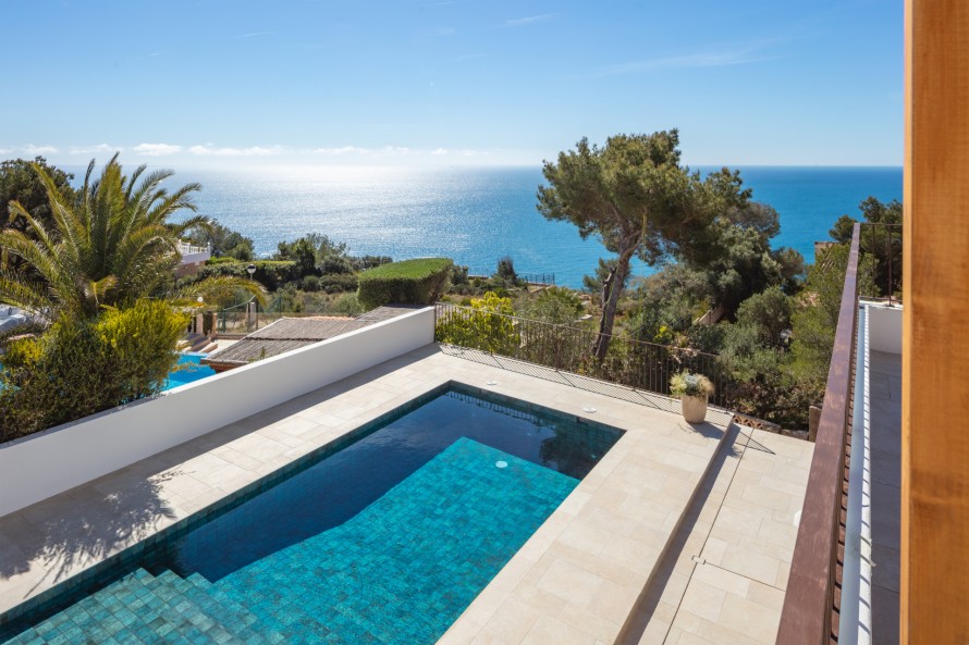 4 Bedrooms - — 3/50