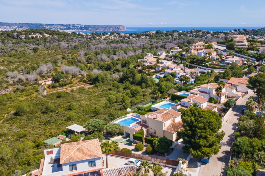 3 Bedrooms - — 40/40
