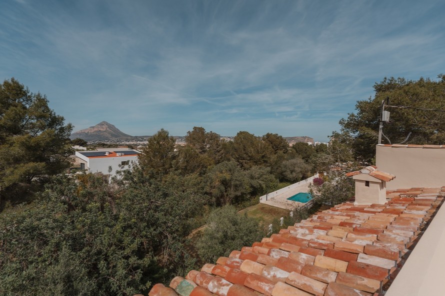 5 Bedrooms - — 36/48